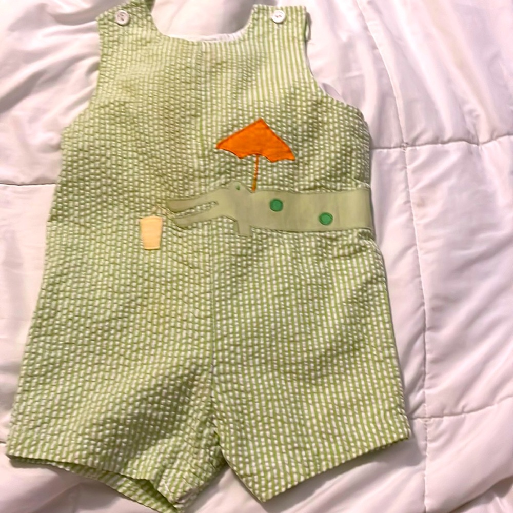 Jon Jon in excellent used condition. Worn only for 3 special occasions.